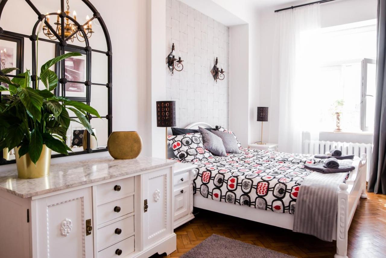Halby Luxury Rooms Chmielna 73B Варшава Экстерьер фото
